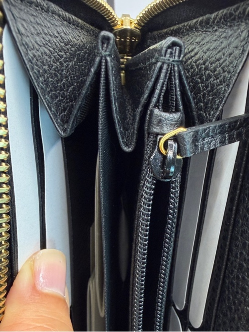 Gucci Black GG Pebbled Leather Zipper Wallet - Picture 6 of 6
